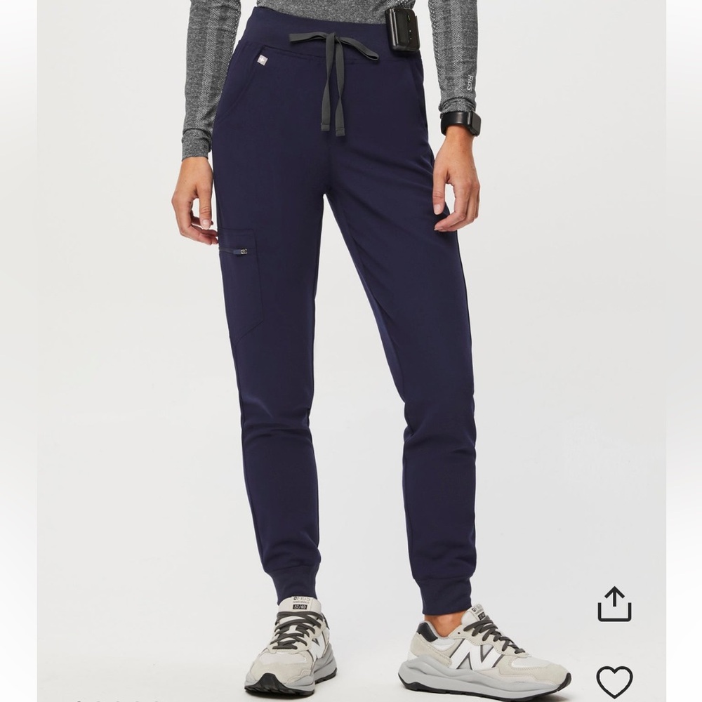 FIGS high waisted Zamora jogger scrub pants- large PETITE